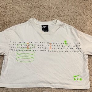 Nike Crop White Graphic Tee